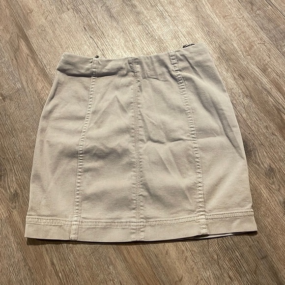 JOLT KHAKI COLORED MINI SKIRT (SIZE 1) - Picture 1 of 6